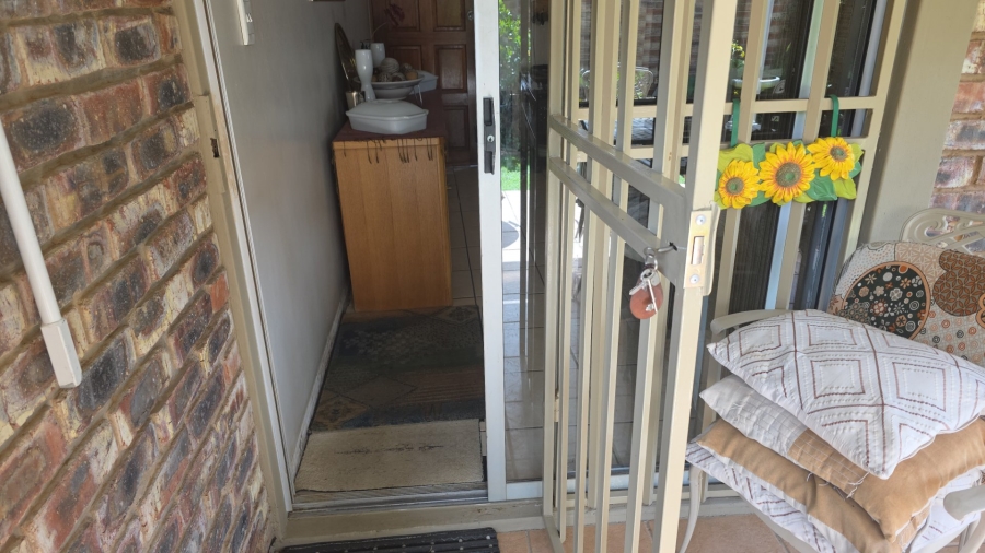 2 Bedroom Property for Sale in Langenhovenpark Free State